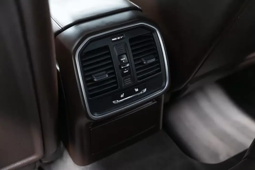 Porsche Macan 2016 - 49950 EUR, 131000 km - AUTO.MOTO.pt - 131000km - foto 52 de 53