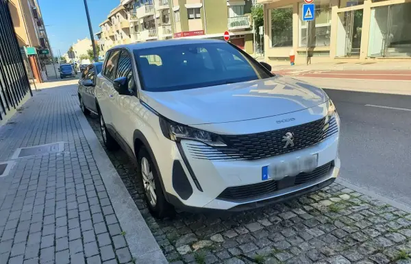 Peugeot 5008 1.5 BlueHDi Allure Pack EAT8 2023 Diesel — 54 000 km · Aveiro Peugeot 5008 1.5 BlueHDi Allure Pack EAT8 2023 Diesel