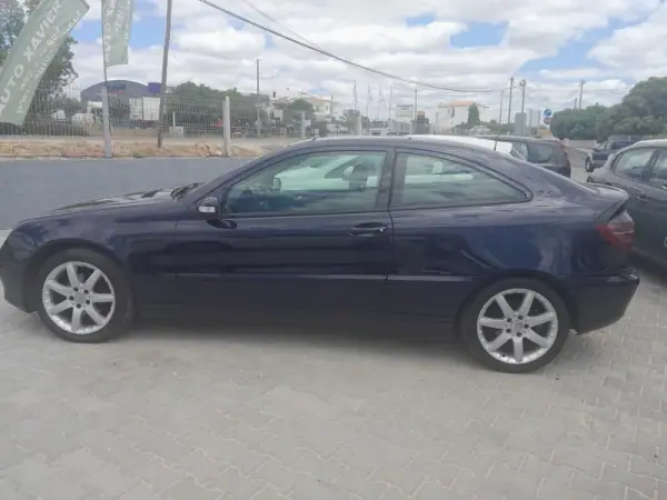 Mercedes-Benz C 220 2001 - 7900 EUR, 280000 km - AUTO.MOTO.pt - 280000km - foto 5 de 11