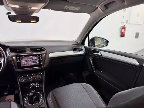 Volkswagen Tiguan 2017 - 17750 EUR, 120000 km - AUTO.MOTO.pt - 120000km - foto 26 de 50