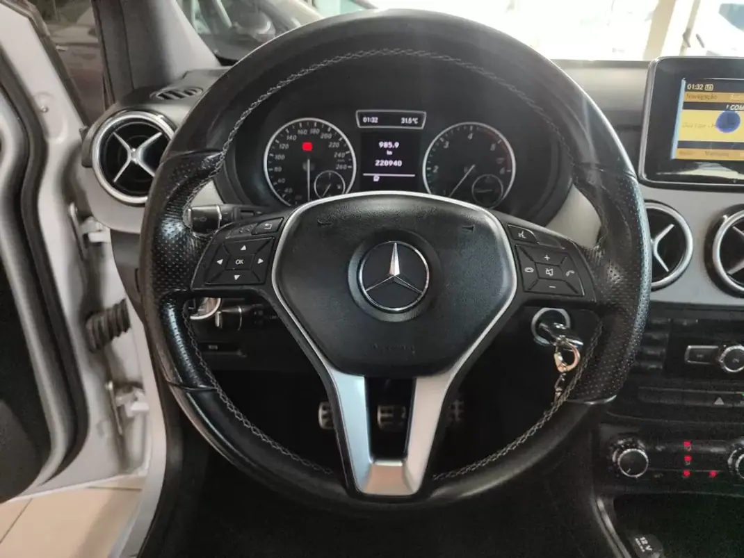 Mercedes-Benz B 180 2012 - 10950 EUR, 220000 km - AUTO.MOTO.pt - 220000km - foto 25 de 32