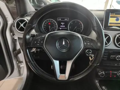 Mercedes-Benz B 180 2012 - 10950 EUR, 220000 km - AUTO.MOTO.pt - 220000km - foto 25 de 32
