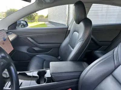 Tesla Model 3 2019 - 19900 EUR, 270000 km - AUTO.MOTO.pt - 270000km - foto 41 de 53