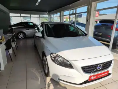 Volvo V40 2013 - 8350 EUR, 298100 km - AUTO.MOTO.pt - 298100km - foto 2 de 33