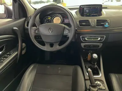 Renault Mégane Sport Tourer 2018 - 6900 EUR, 227985 km - AUTO.MOTO.pt - 227985km - foto 9 de 13