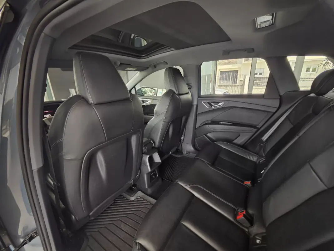 Audi Q4 e-tron 2021 - 26990 EUR, 104822 km - AUTO.MOTO.pt - 104822km - foto 29 de 33