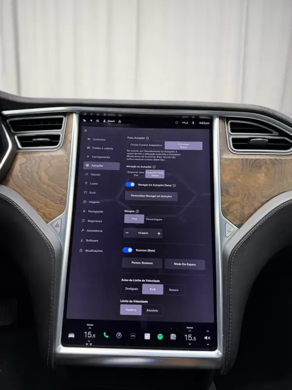 Tesla Model S 2017 - 18000 EUR, 250000 km - AUTO.MOTO.pt - 250000km - foto 15 de 24