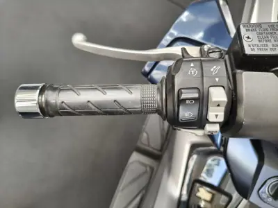 Honda Forza 2018 - 3890 EUR, 41000 km - AUTO.MOTO.pt - 41000km - foto 13 de 21