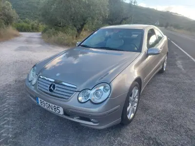 Mercedes-Benz C 220 2002 - 7950 EUR, 262877 km - AUTO.MOTO.pt - 262877km - foto 2 de 10