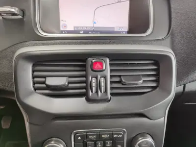 Volvo V40 Cross Country 2014 - 8150 EUR, 211000 km - AUTO.MOTO.pt - 211000km - foto 29 de 35