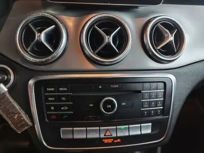 Mercedes-Benz CLA 200 2016 - 20500 EUR, 168500 km - AUTO.MOTO.pt - 168500km - foto 31 de 36