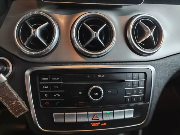 Mercedes-Benz CLA 200 2016 - 20500 EUR, 168500 km - AUTO.MOTO.pt - 168500km - foto 31 de 36