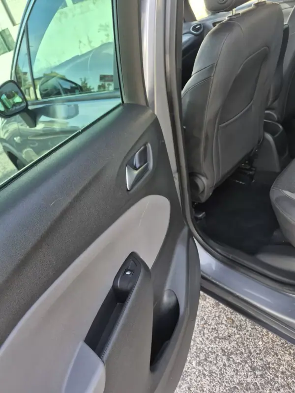 Opel Crossland X 2019 - 10450 EUR, 147430 km - AUTO.MOTO.pt - 147430km - foto 17 de 19
