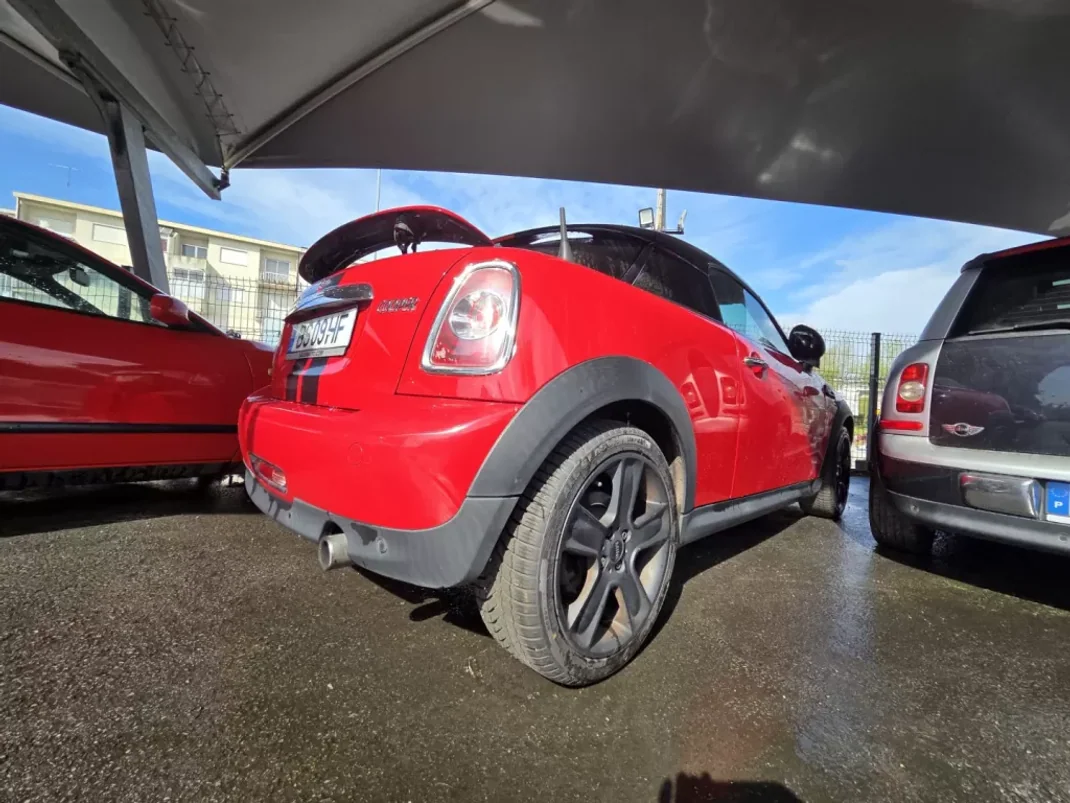 MINI Cooper 2012 - 7800 EUR, 153000 km - AUTO.MOTO.pt - 153000km - foto 9 de 15