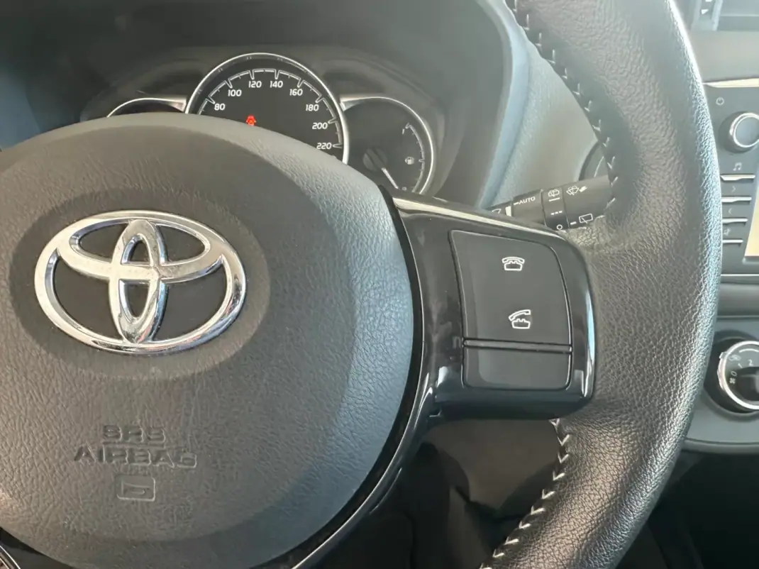 Toyota Yaris 2018 - 14900 EUR, 41312 km - AUTO.MOTO.pt - 41312km - foto 13 de 27
