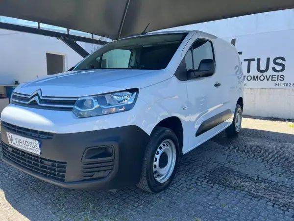 Citroën Berlingo 2023 - 15500 EUR, 24350 km - AUTO.MOTO.pt - 24350km - foto 3 de 9