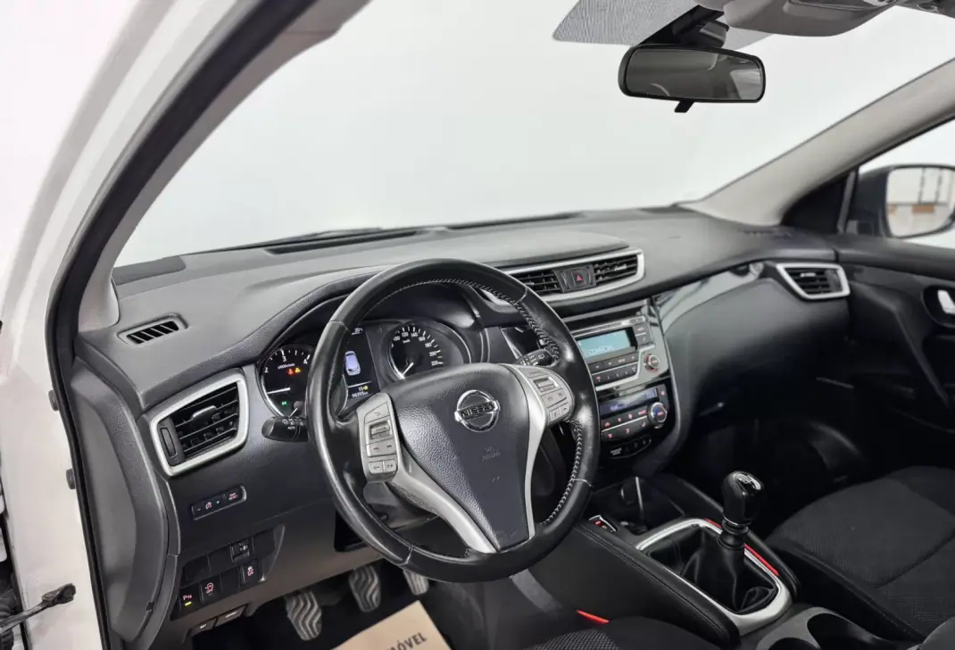 Nissan Qashqai 2015 - 13750 EUR, 96000 km - AUTO.MOTO.pt - 96000km - foto 18 de 45