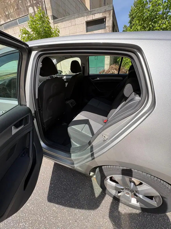 Volkswagen Golf 2015 - 12500 EUR, 177441 km - AUTO.MOTO.pt - 177441km - foto 6 de 13