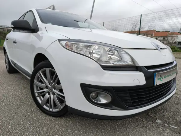 Renault Mégane 1.5 DCI III Hatchback 2013 - 3999 EUR, 317737 km - AUTO.MOTO.pt - 317737km - foto 15 de 50
