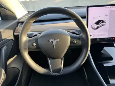 Tesla Model 3 2019 - 24900 EUR, 170000 km - 170000km - foto 37 de 49