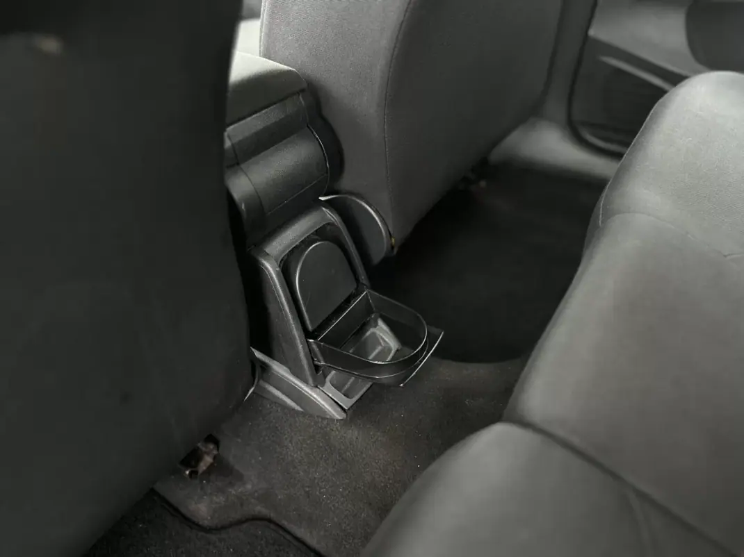 Volkswagen Polo 2010 - 7490 EUR, 151000 km - AUTO.MOTO.pt - 151000km - foto 12 de 30