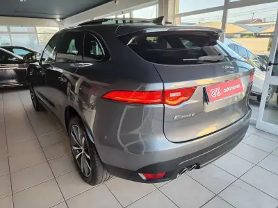 Jaguar F-Pace 2017 - 22500 EUR, 147000 km - AUTO.MOTO.pt - 147000km - foto 7 de 40