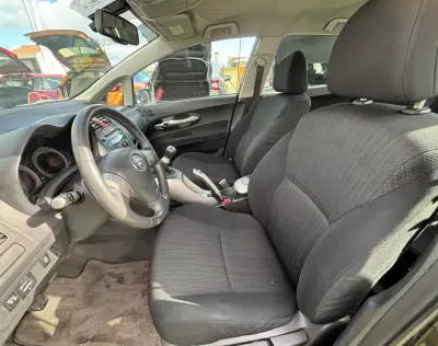 Toyota Auris 2008 - 11990 EUR, 148228 km - 148228km - foto 6 de 11
