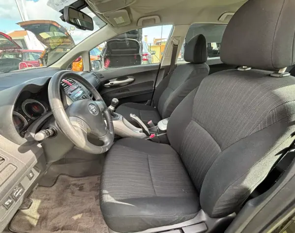 Toyota Auris 2008 - 11990 EUR, 148228 km - 148228km - foto 6 de 11