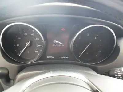 Jaguar XE 2017 - 25950 EUR, 59977 km - AUTO.MOTO.pt - 59977km - foto 31 de 35