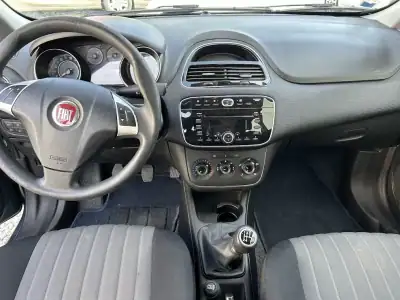 Fiat Punto 2018 - 8750 EUR, 84900 km - AUTO.MOTO.pt - 84900km - foto 7 de 11