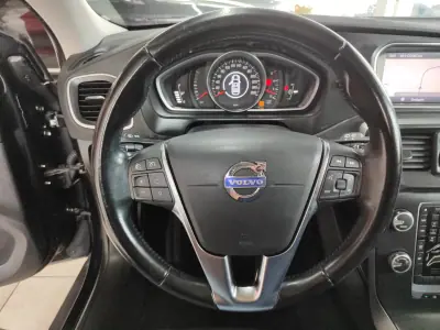 Volvo V40 Cross Country 2014 - 8150 EUR, 211000 km - AUTO.MOTO.pt - 211000km - foto 25 de 35