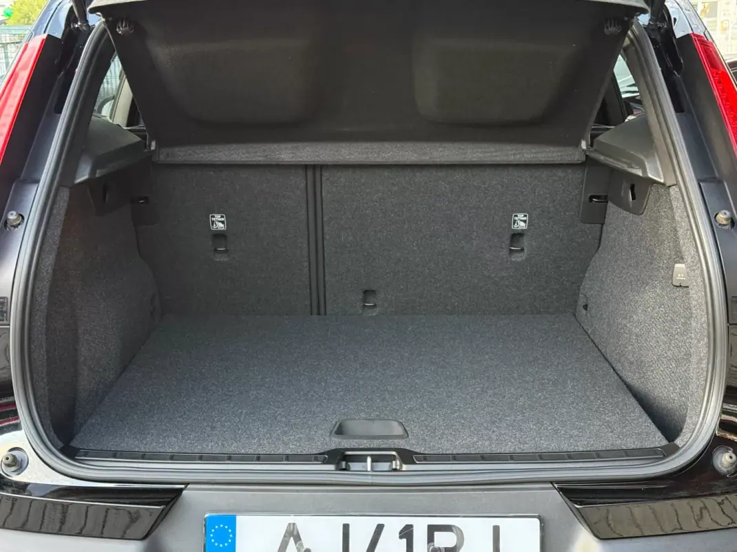 Volvo XC 40 2021 - 26950 EUR, 90000 km - AUTO.MOTO.pt - 90000km - foto 16 de 20