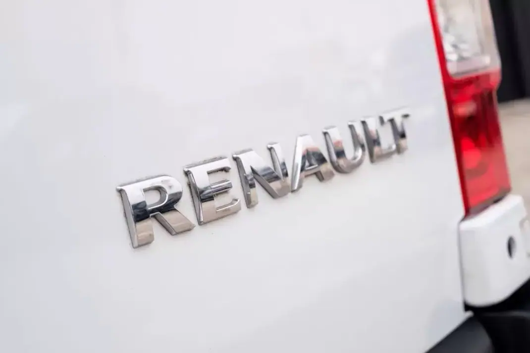 Renault MASTER 2.2DCI CAIXA ABERTA 2023 - 22750 EUR, 166000 km - AUTO.MOTO.pt - 166000km - foto 17 de 20