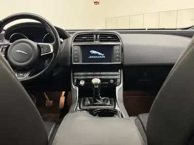 Jaguar XE 2016 - 15990 EUR, 184000 km - AUTO.MOTO.pt - 184000km - foto 20 de 26