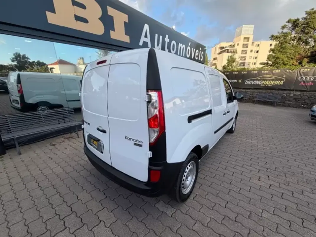 Renault Kangoo 2018 - 12900 EUR, 94420 km - AUTO.MOTO.pt - 94420km - foto 9 de 12