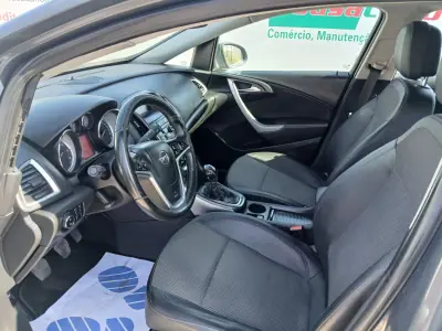 Opel Astra Sports Tourer 2013 - 7350 EUR, 143297 km - AUTO.MOTO.pt - 143297km - foto 15 de 26