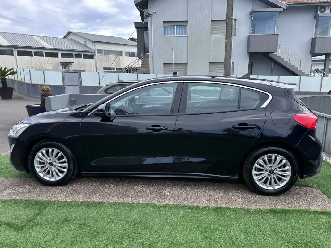Ford Focus 2018 - 10900 EUR, 100000 km - AUTO.MOTO.pt - 100000km - foto 15 de 56
