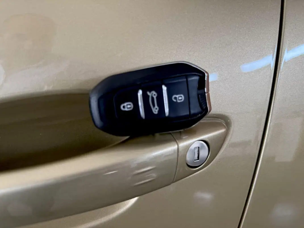 Peugeot 3008 2017 - 18500 EUR, 155000 km - AUTO.MOTO.pt - 155000km - foto 93 de 112
