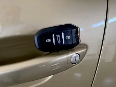 Peugeot 3008 2017 - 18500 EUR, 155000 km - AUTO.MOTO.pt - 155000km - foto 93 de 112
