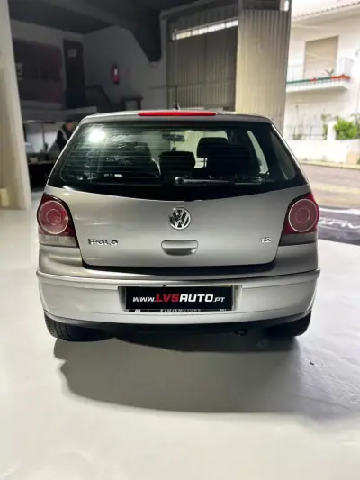 Volkswagen Polo 2009 - 6000 EUR, 189000 km - AUTO.MOTO.pt - 189000km - foto 4 de 21