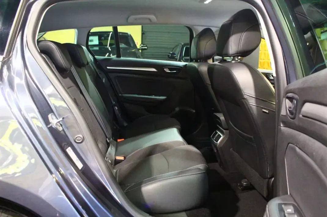 Renault Mégane Sport Tourer 2022 - 15900 EUR, 141000 km - AUTO.MOTO.pt - 141000km - foto 16 de 30