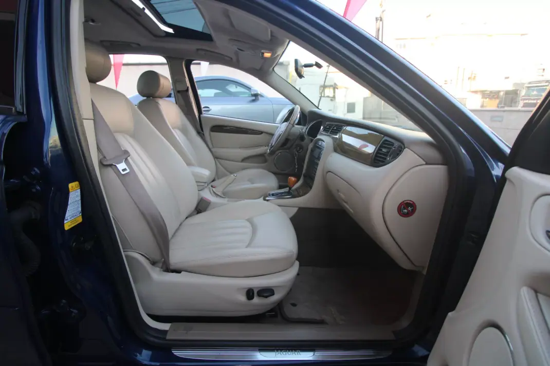 Jaguar X-Type 2003 - 9990 EUR, 128000 km - AUTO.MOTO.pt - 128000km - foto 30 de 31