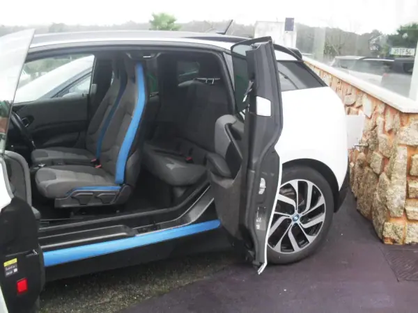 BMW i3 2018 - 17580 EUR, 93200 km - AUTO.MOTO.pt - 93200km - foto 3 de 28
