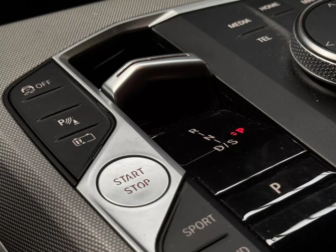 BMW 320 2023 - 31990 EUR, 75900 km - AUTO.MOTO.pt - 75900km - foto 30 de 36