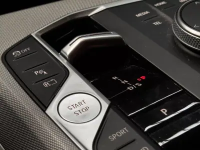 BMW 320 2023 - 31990 EUR, 75900 km - AUTO.MOTO.pt - 75900km - foto 30 de 36