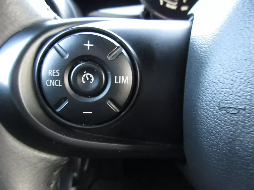 MINI Cooper 2021 - 19990 EUR, 90000 km - AUTO.MOTO.pt - 90000km - foto 48 de 52