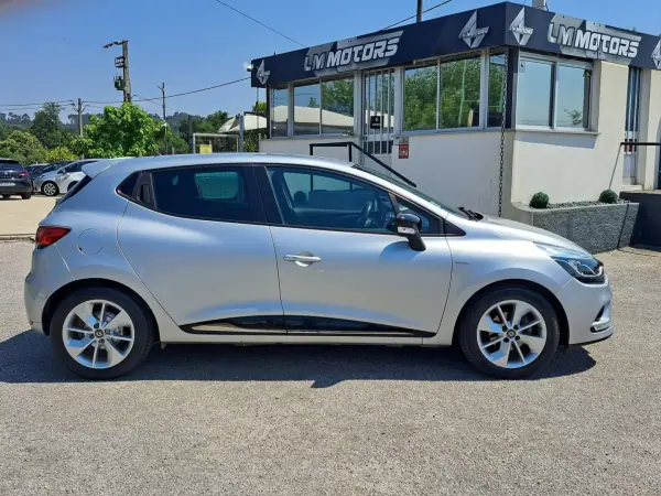 Renault Clio 2017 - 11950 EUR, 74687 km - AUTO.MOTO.pt - 74687km - foto 6 de 43