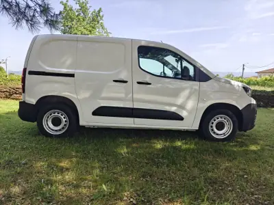 Peugeot PARTNER GIRAFON 2021 - 12900 EUR, 104300 km - AUTO.MOTO.pt - 104300km - foto 2 de 31