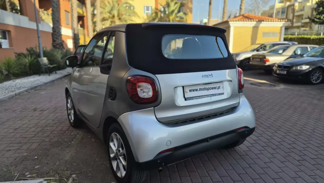 Smart Fortwo Cabrio 2017 - 12480 EUR, 84000 km - AUTO.MOTO.pt - 84000km - foto 17 de 17