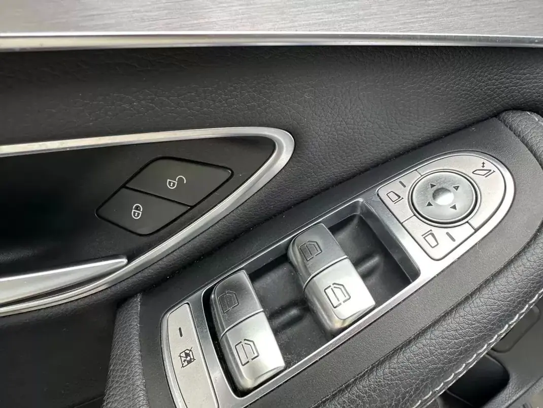 Mercedes-Benz C 250 2015 - 24450 EUR, 115000 km - AUTO.MOTO.pt - 115000km - foto 33 de 51